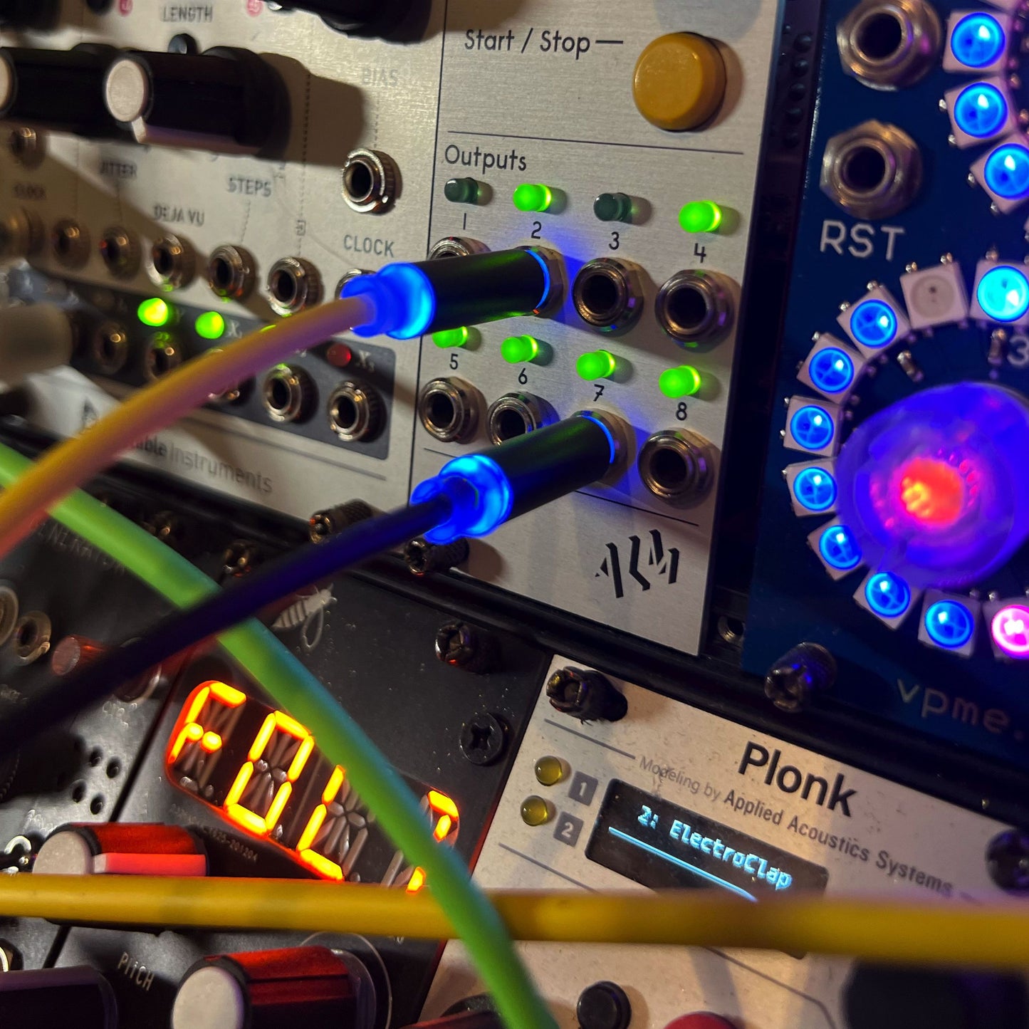 NEW! Slim Patchcables with built in Bi-color LED for Eurorack